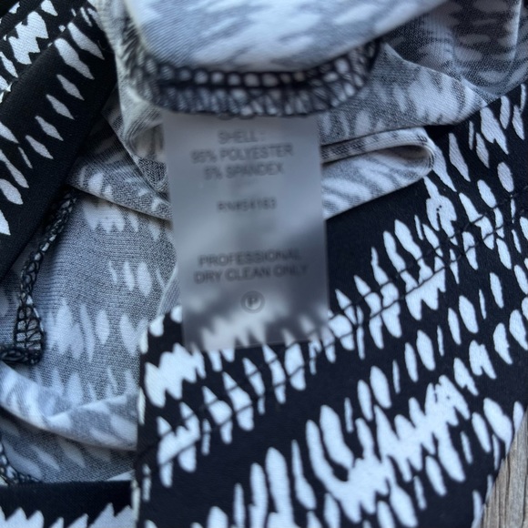 Calvin Klein abstract sleeveless tank - Picture 6 of 6